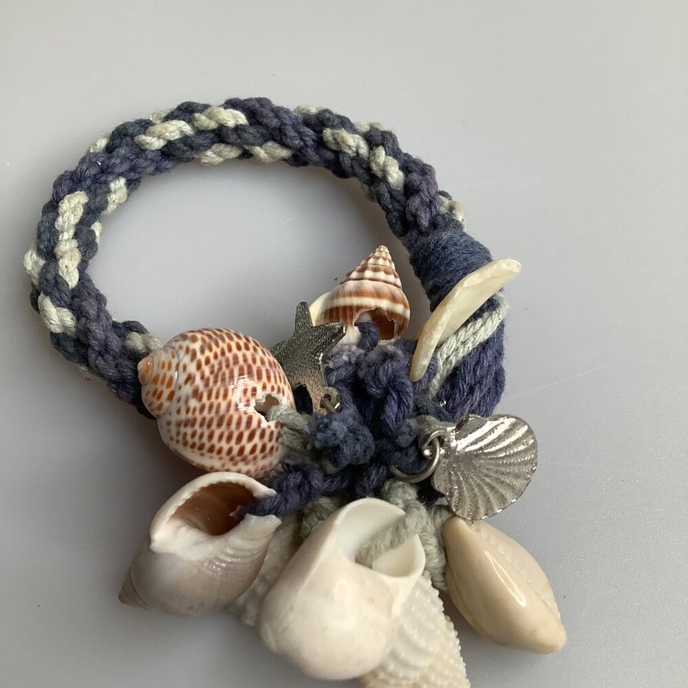 Shell Bracelet - Picture 2 of 4